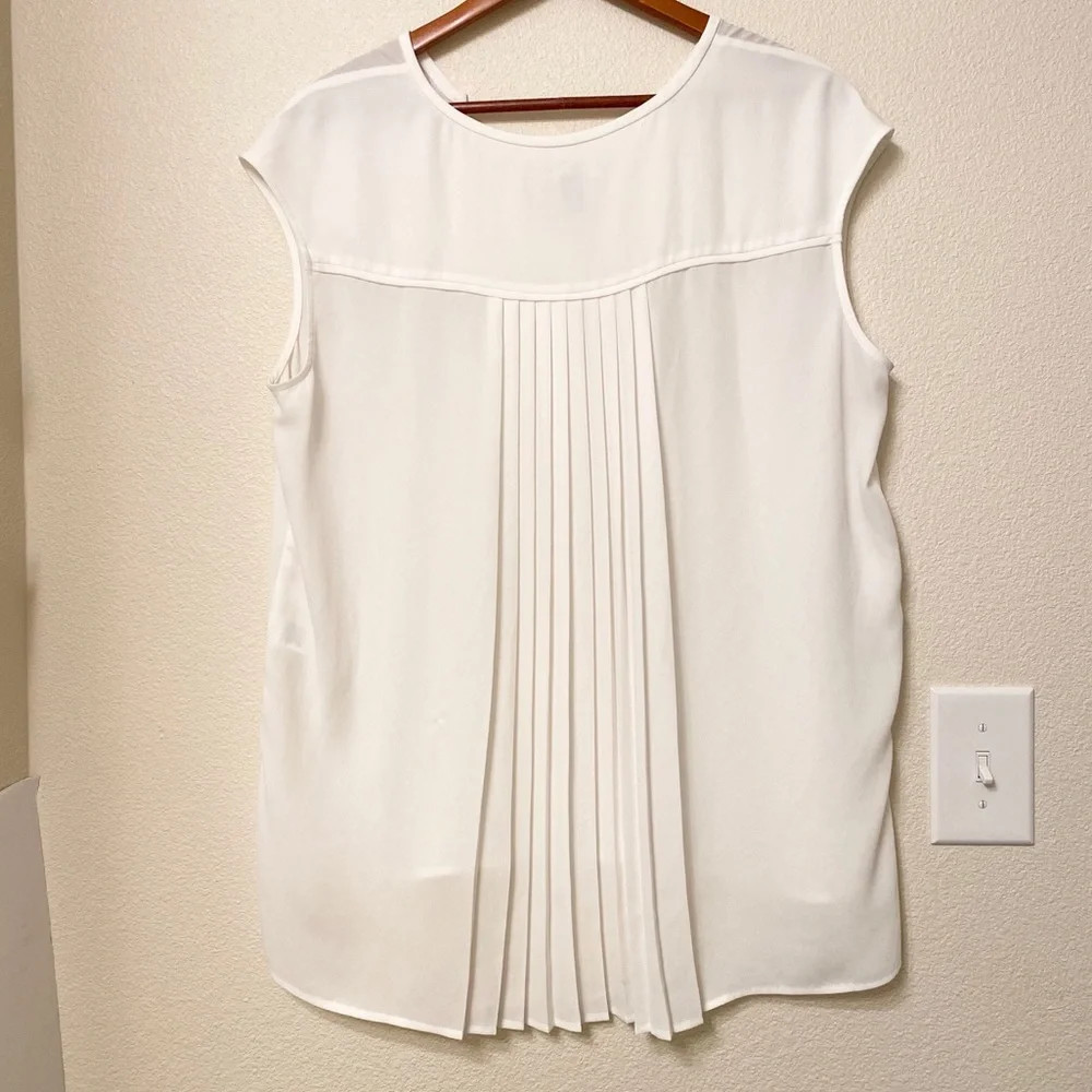 Chelsea28 Pleat Back Top - Picture 10 of 12